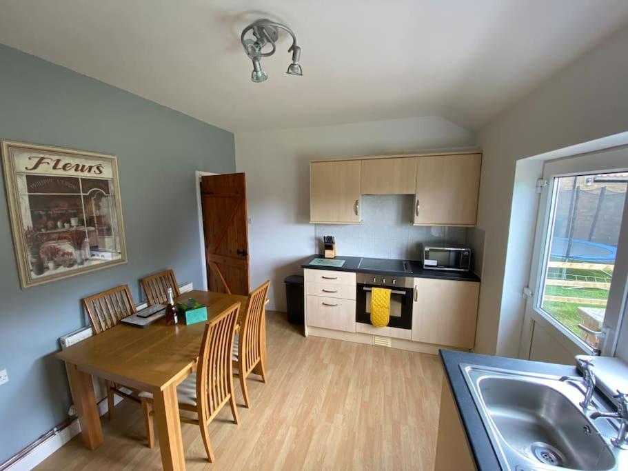 Idyllic Whitby Cottage, With Sea Views, Sleeps 6 Екстер'єр фото